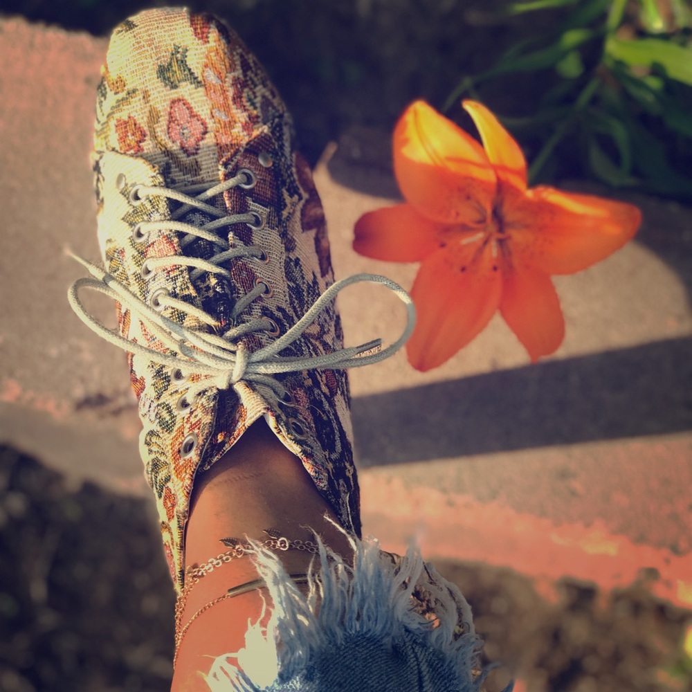 Unique Vintage Floral platform heels 🌼 - Picture 1 of 5
